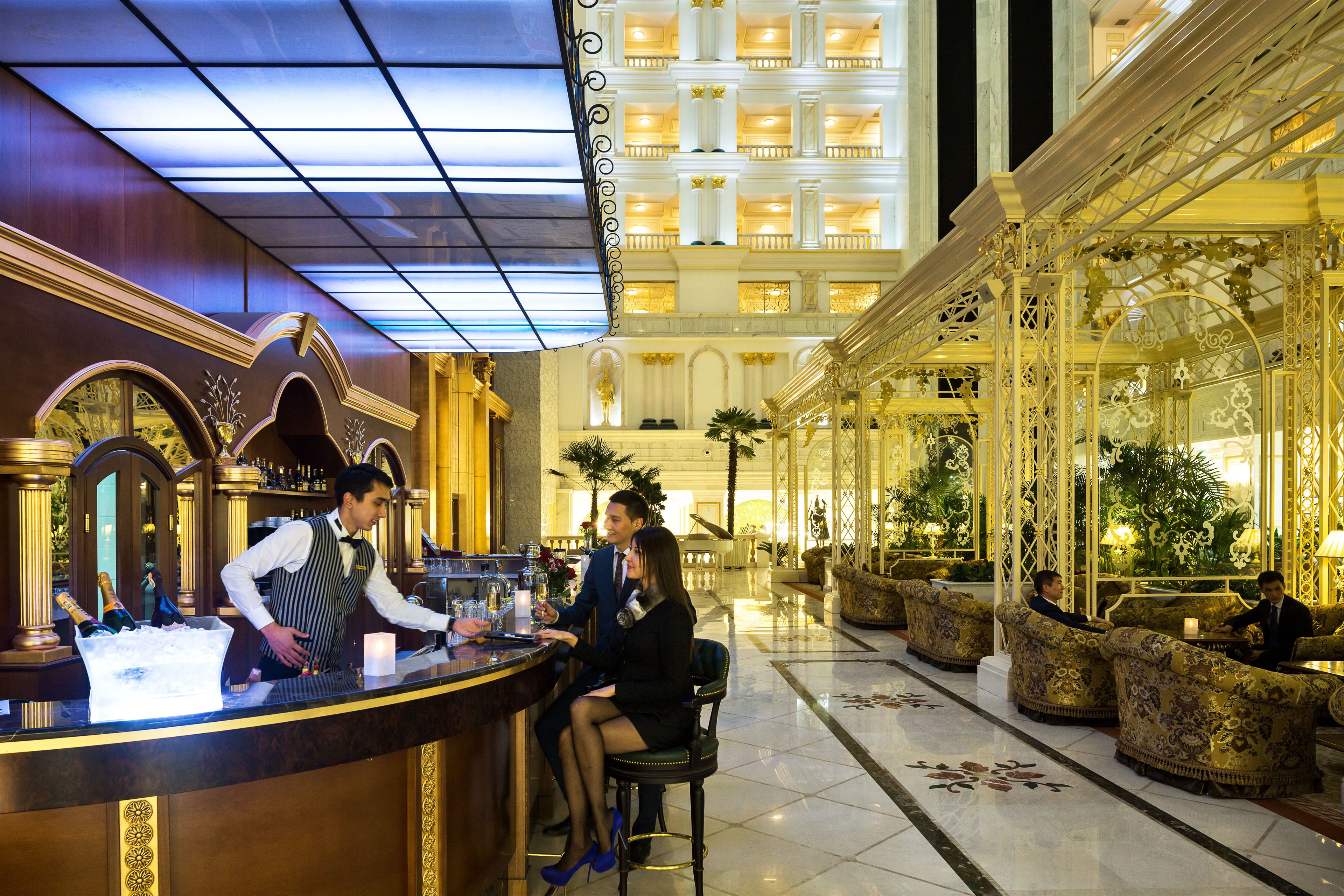 4 bars/lounges, poolside bar