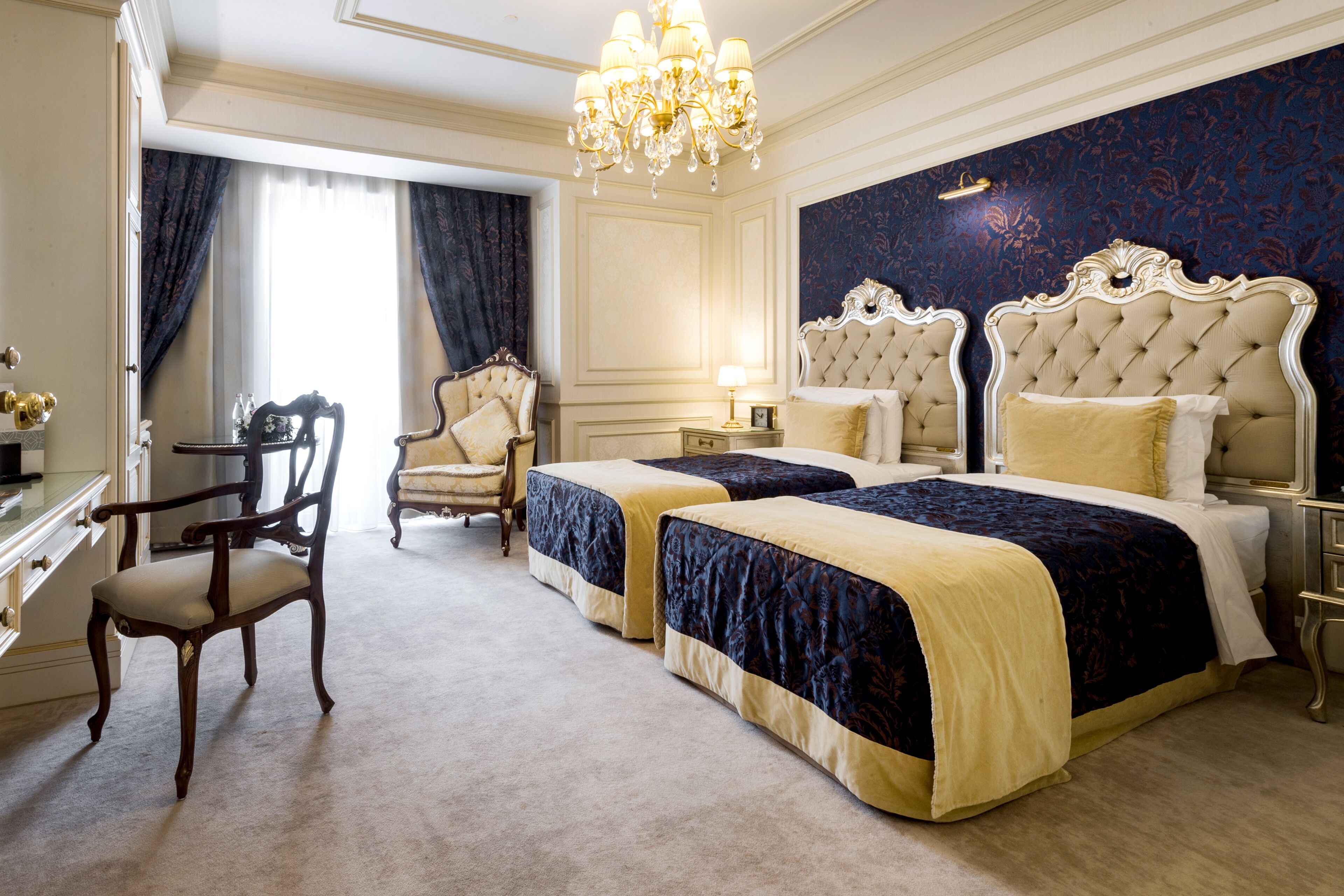 family suite, 2 bedrooms | 1 bedroom, premium bedding, minibar, in-room safe