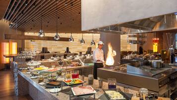 Free daily buffet breakfast