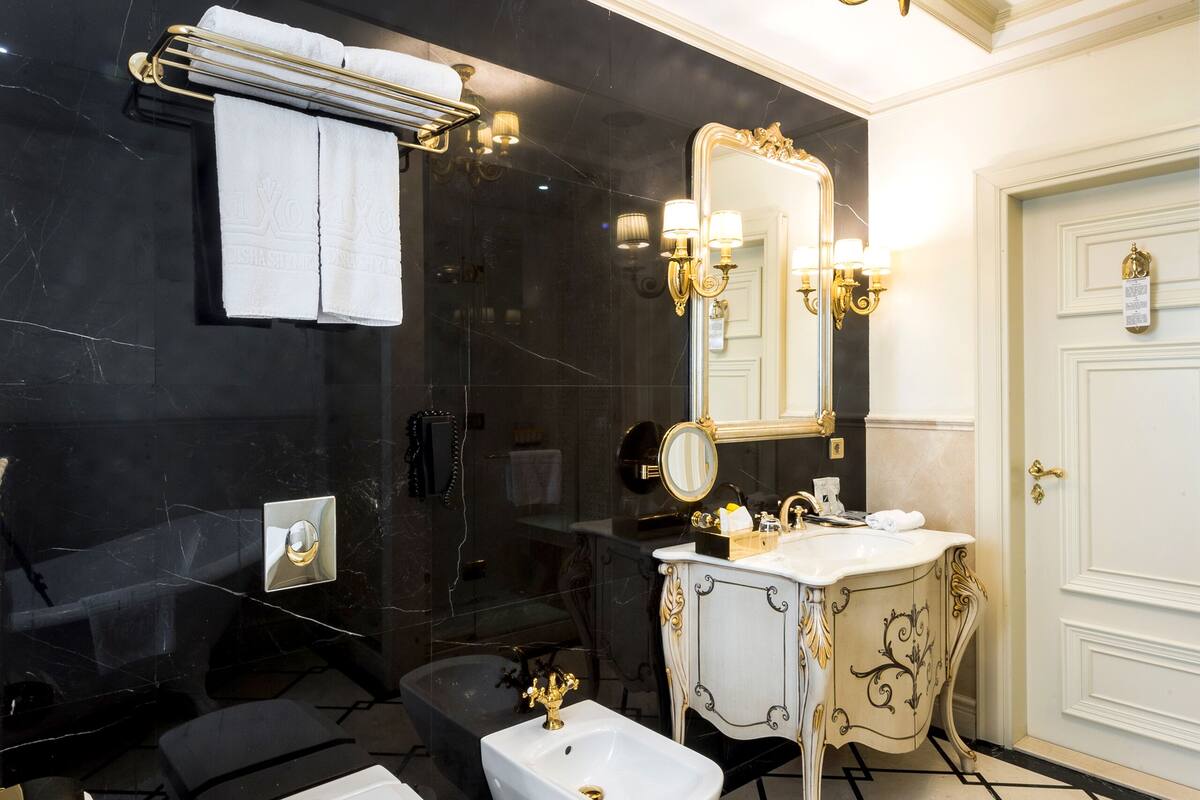 family suite, 2 bedrooms | bathroom | rainfall showerhead, designer toiletries, hair dryer, bathrobes