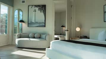 King Suite | Hochwertige Bettwaren, Zimmersafe, Schreibtisch, Bügeleisen/Bügelbrett