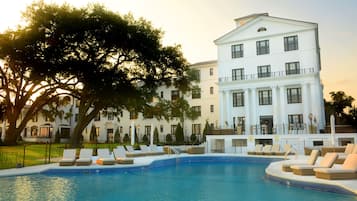 Seasonal outdoor pool