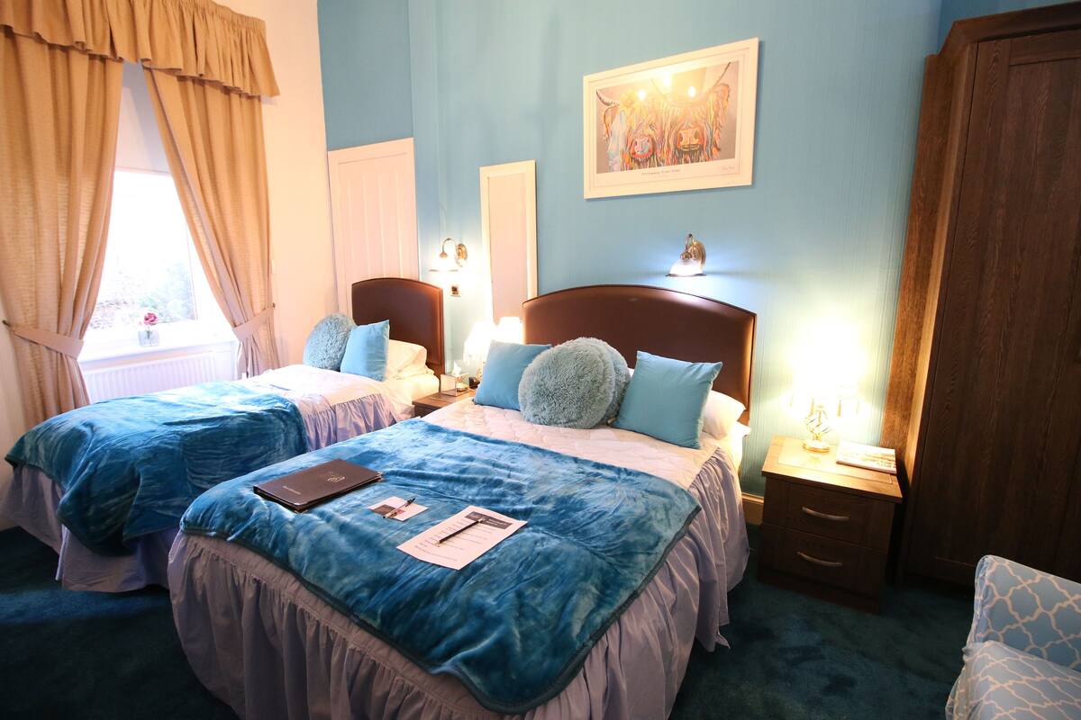 Twin Room, Garden View | Free cots/infant beds, free WiFi, bed sheets