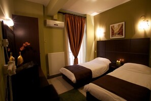 Double or Twin Room | Free WiFi, bed sheets - Atlantis Hotel (Thessaloniki)