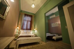 Free WiFi, bed sheets - Atlantis Hotel (Thessaloniki)