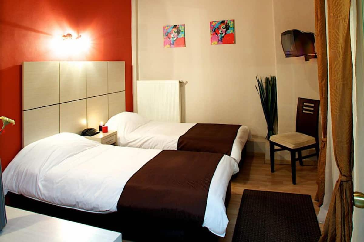 Free WiFi, bed sheets