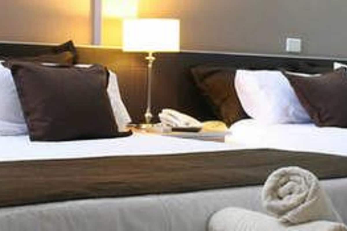 Minibar, in-room safe, desk, free WiFi