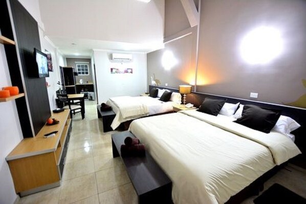 Minibar, coffre-fort, bureau, accès au Wi-Fi (inclus)