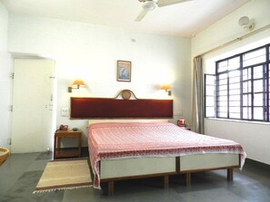 Economy Room | In-room safe, desk, soundproofing, iron/ironing board - Jai Niwas (Jaipur)