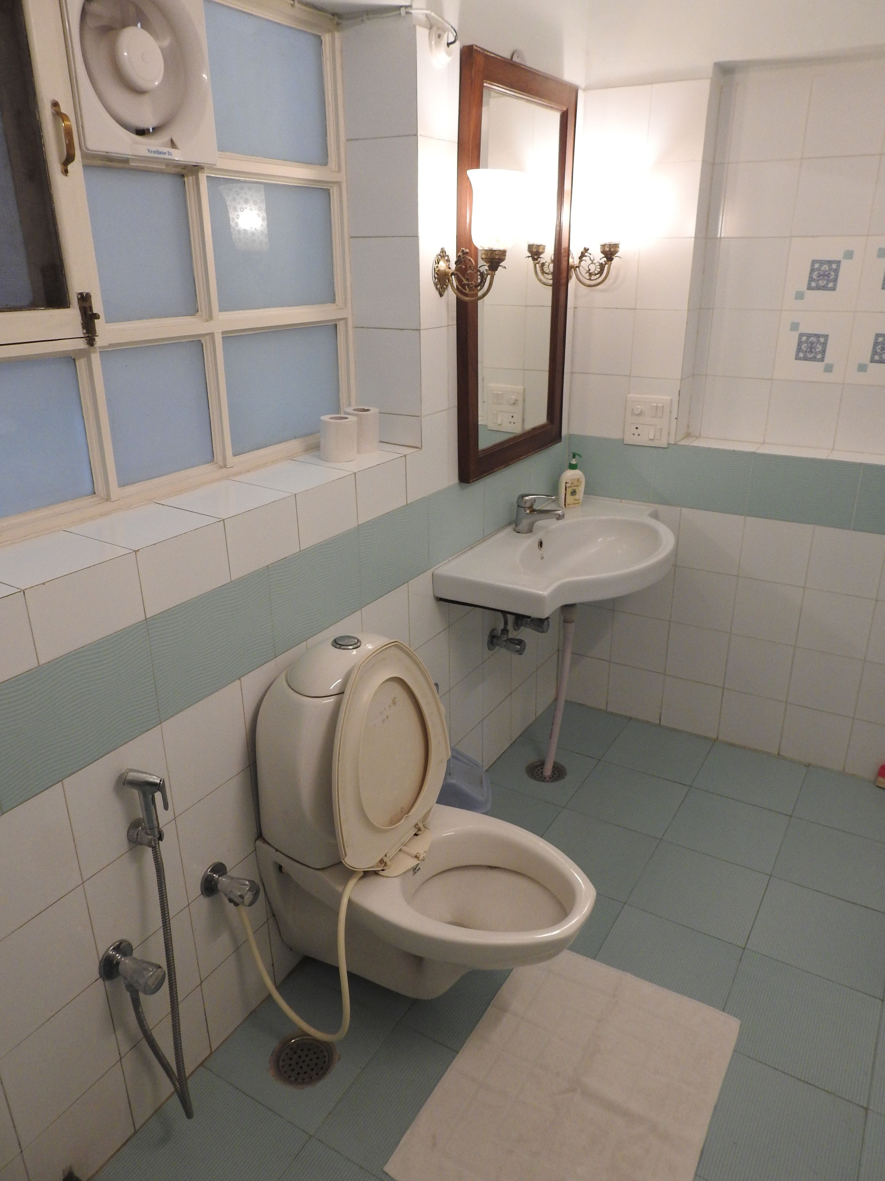 deluxe room | bathroom | free toiletries, hair dryer, slippers, towels