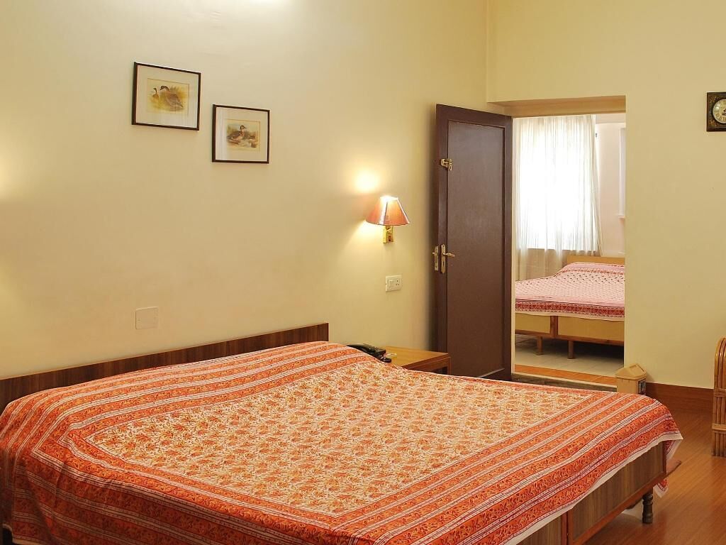 Cofres nos quartos, escrivaninha, quartos à prova de som