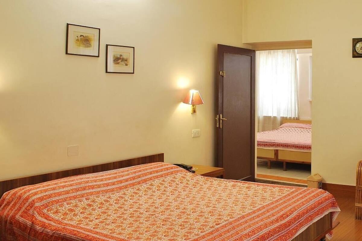 Cofres nos quartos, escrivaninha, quartos à prova de som