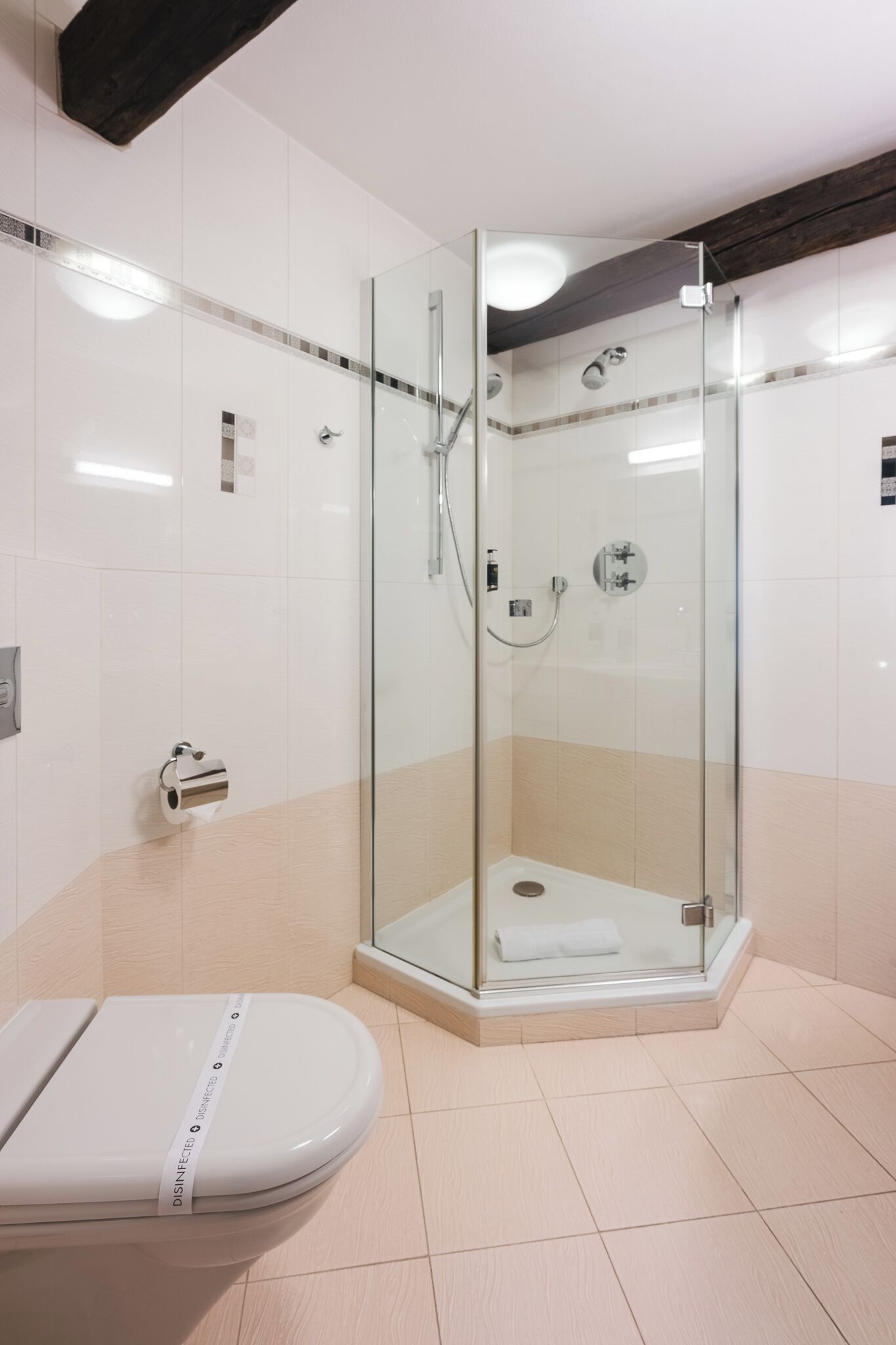 standard twin room | bathroom | free toiletries, hair dryer, towels, soap