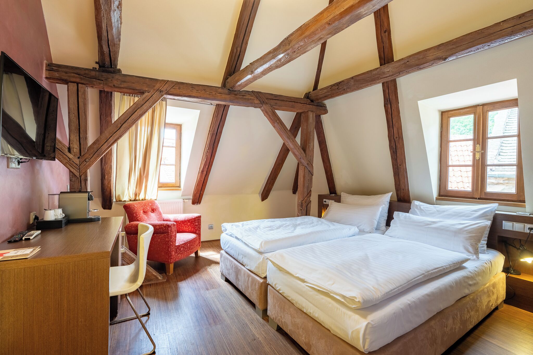 standard twin room | 1 bedroom, in-room safe, desk, free wifi