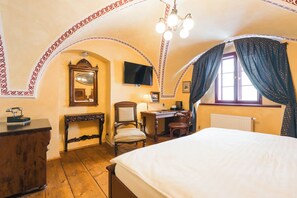Standard Double Room | 1 bedroom, in-room safe, desk, free WiFi