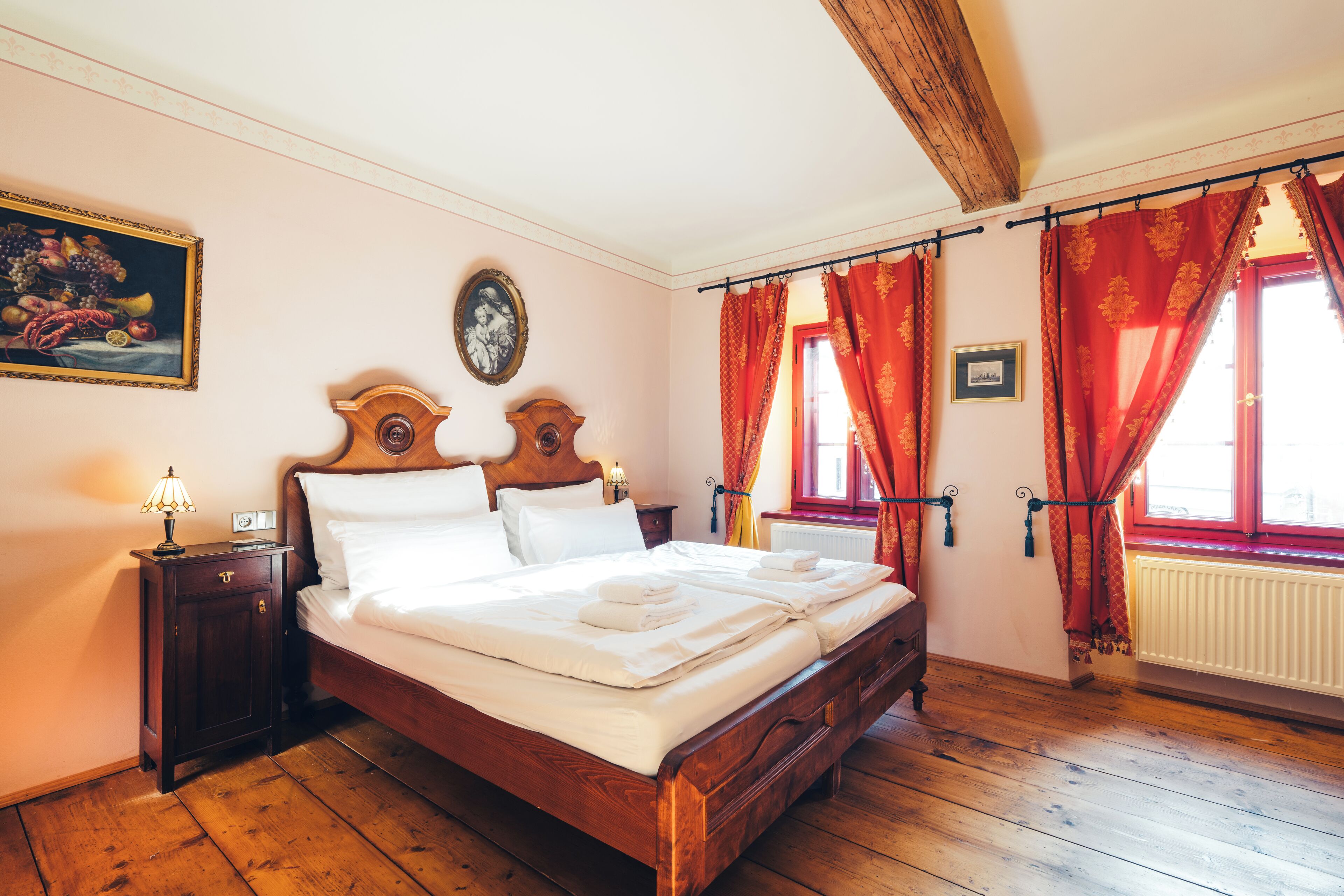 deluxe double room | 1 bedroom, in-room safe, desk, free wifi