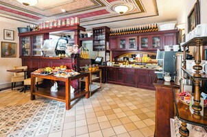 包含每日当地美食早餐