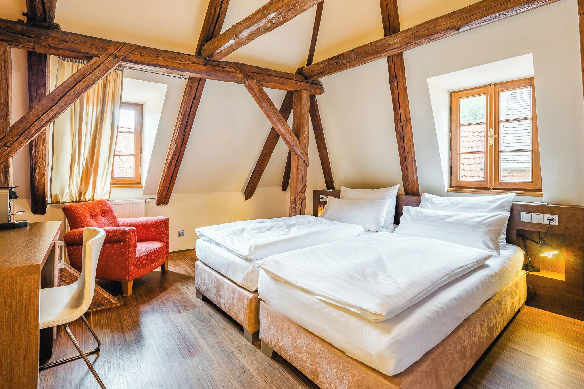 standard twin room | 1 bedroom, in-room safe, desk, free wifi