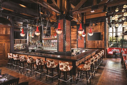 4 bars/lounges, poolside bar