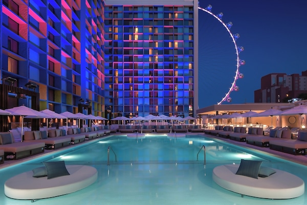 Seasonal outdoor pool, open 9:00 AM to 5:00 PM, cabanas (surcharge)