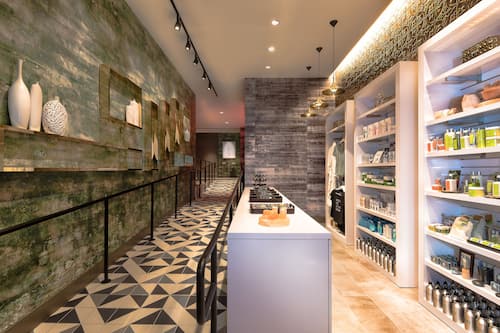 Sauna, hot tub, body treatments, aromatherapy, hot stone massages