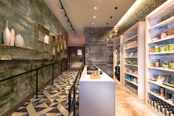 Sauna, hot tub, body treatments, aromatherapy, hot stone massages at The LINQ Hotel & Casino – A Caesars Rewards Destination