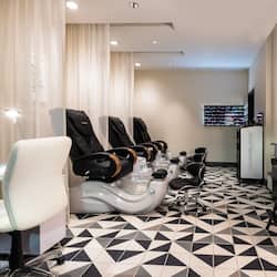 Sauna, hot tub, body treatments, aromatherapy, hot stone massages