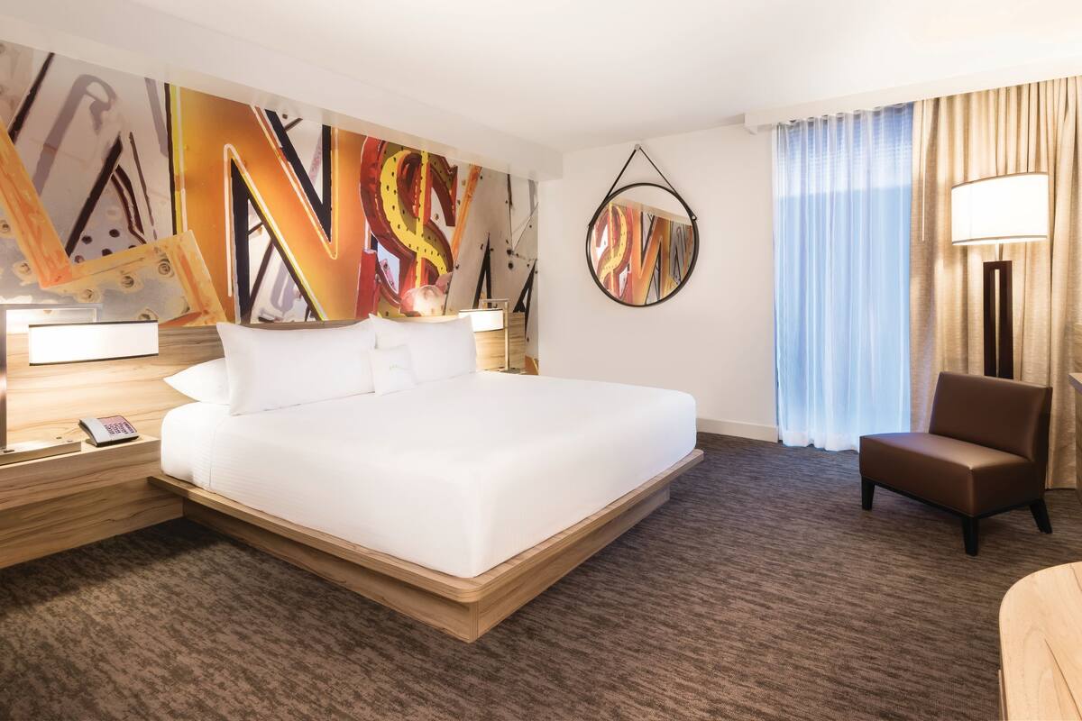 Studio Suite, 1 King Bed, Non Smoking | Down comforters, pillowtop beds, in-room safe, desk