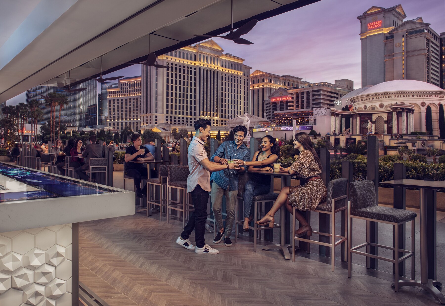 4 bars-salons, bar attenant à la piscine