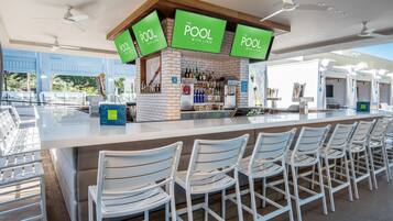 4 bars, bar en bord de piscine