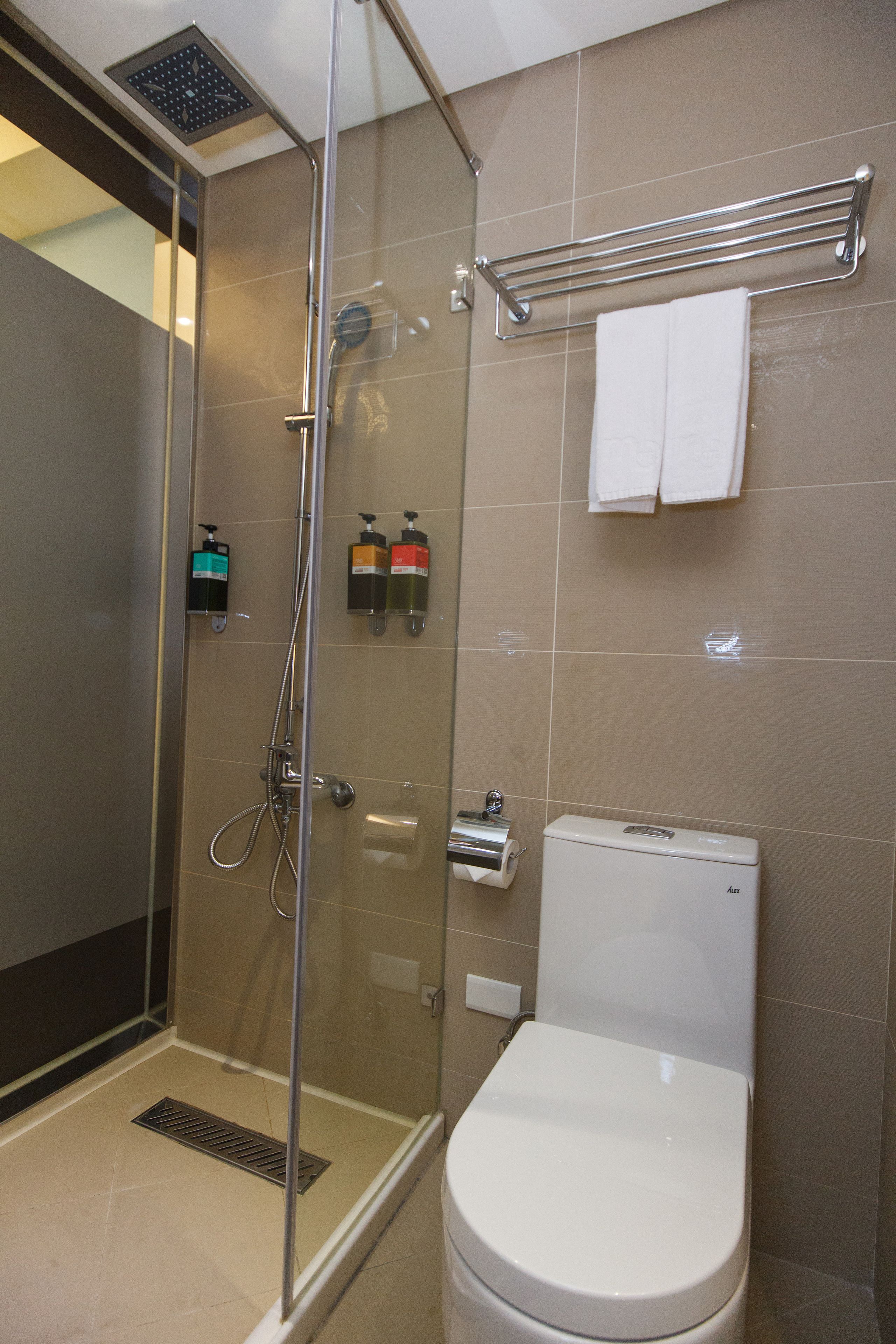 business room | bathroom | free toiletries, hair dryer, slippers, electronic bidet