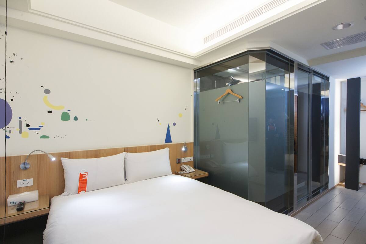Phòng Tiêu chuẩn | Chăn bông, minibar, két bảo mật tại phòng, bàn 
