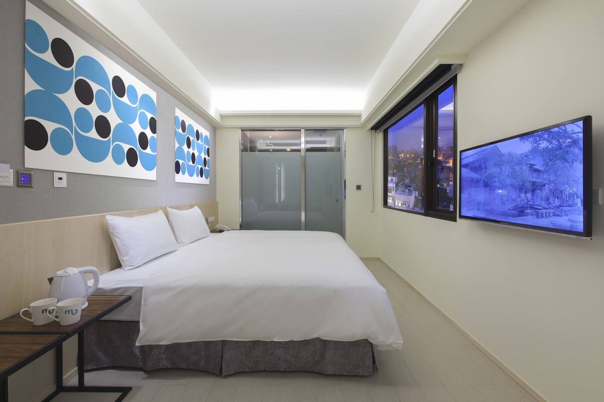 Phòng Deluxe | Chăn bông, minibar, két bảo mật tại phòng, bàn 