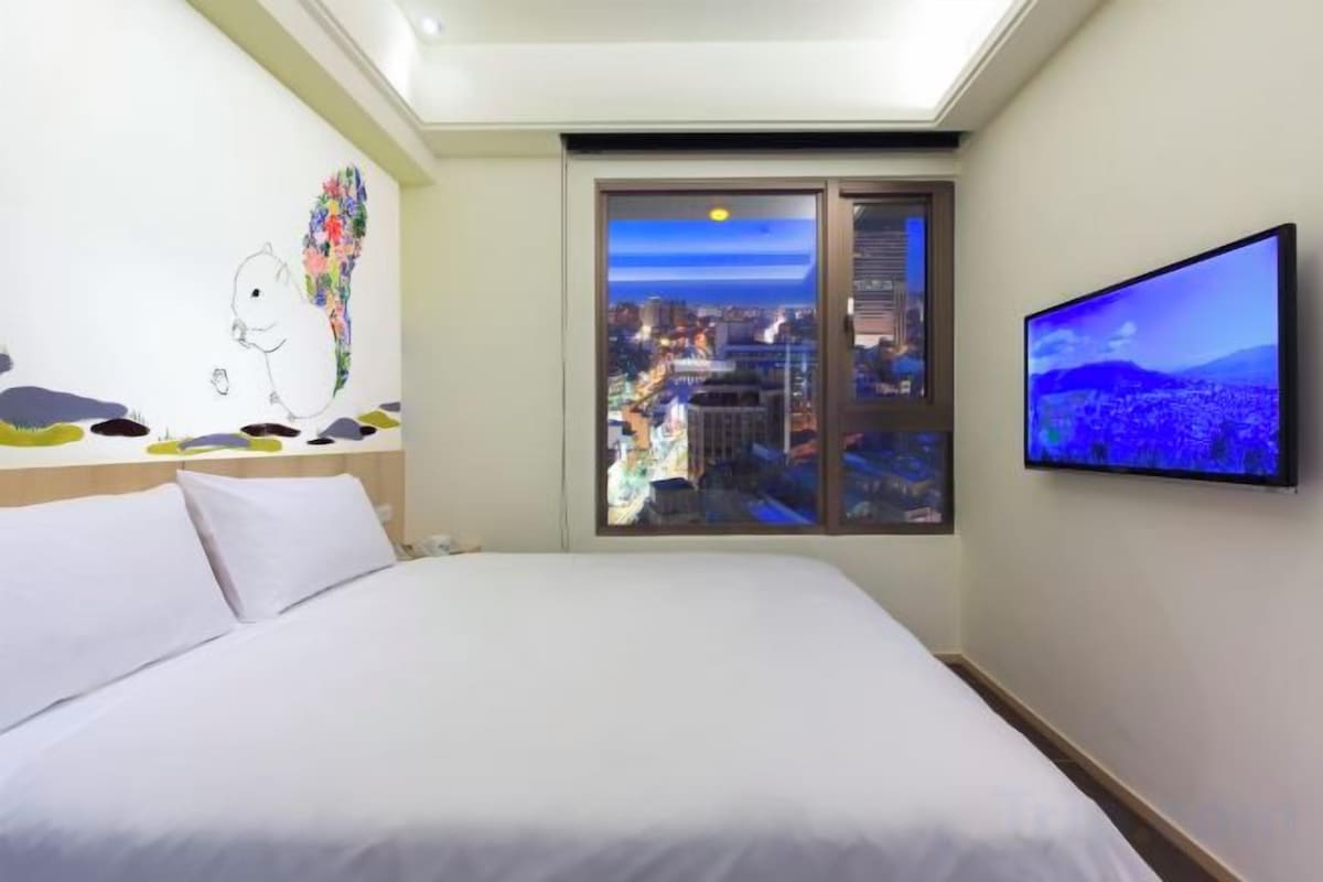 Down duvets, minibar, in-room safe, desk