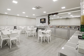 朝食、ディナーに営業 (ブラジル料理)