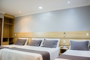 Deluxe Quadruple Room | 45 bedrooms, Select Comfort beds, minibar, individually decorated - Imperial Plaza Hotel (Samambaia)