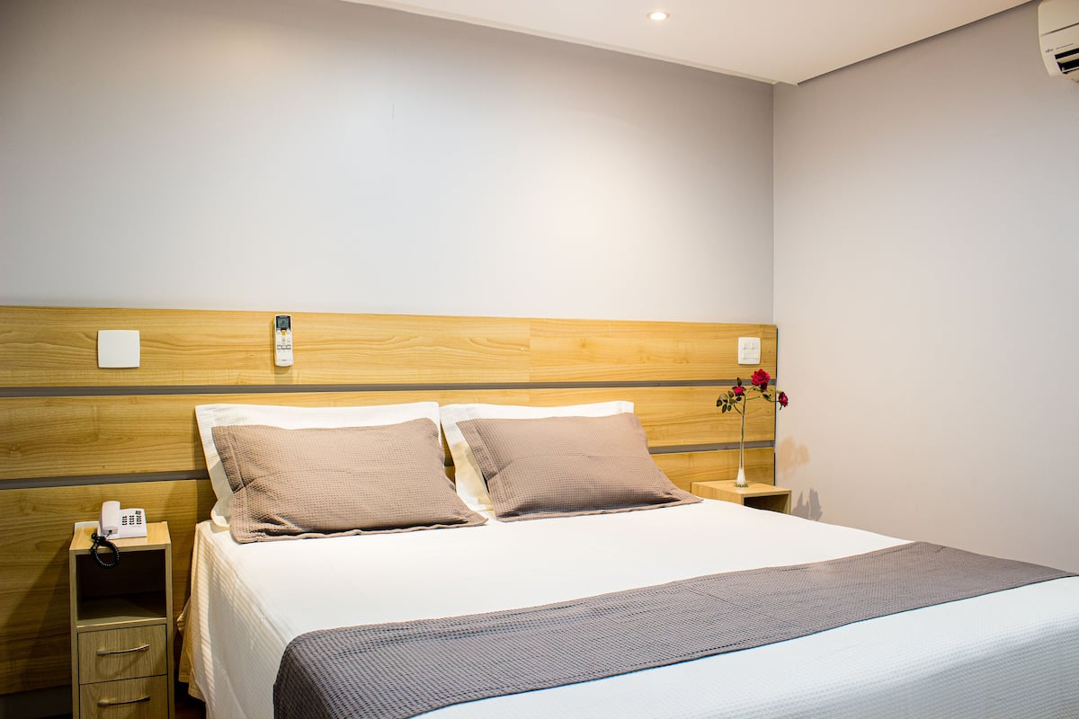 45 camere, materassi Select Comfort, minibar, con stile personalizzato