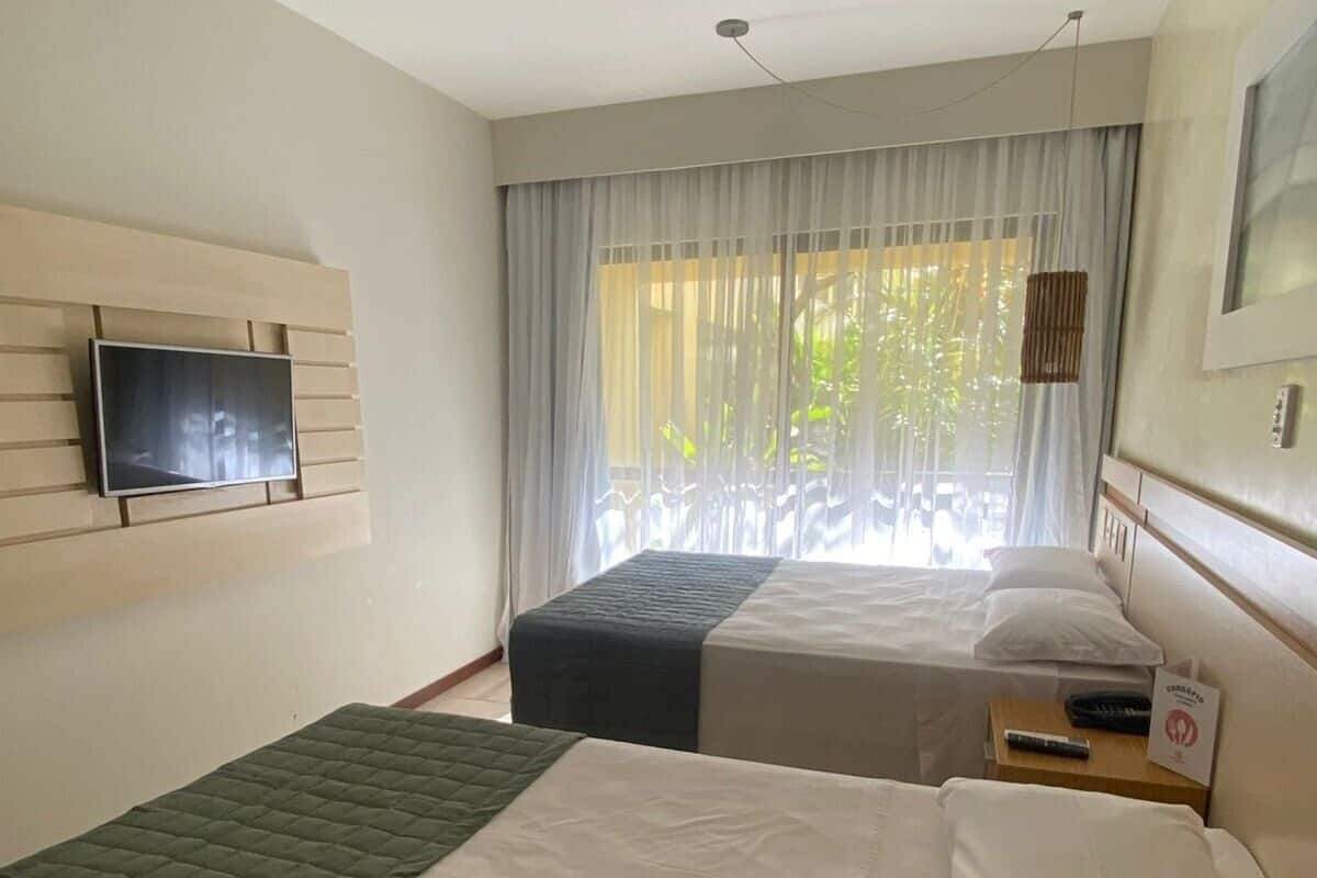 Apartamento Executivo Triplo | Een kluis op de kamer, beddengoed