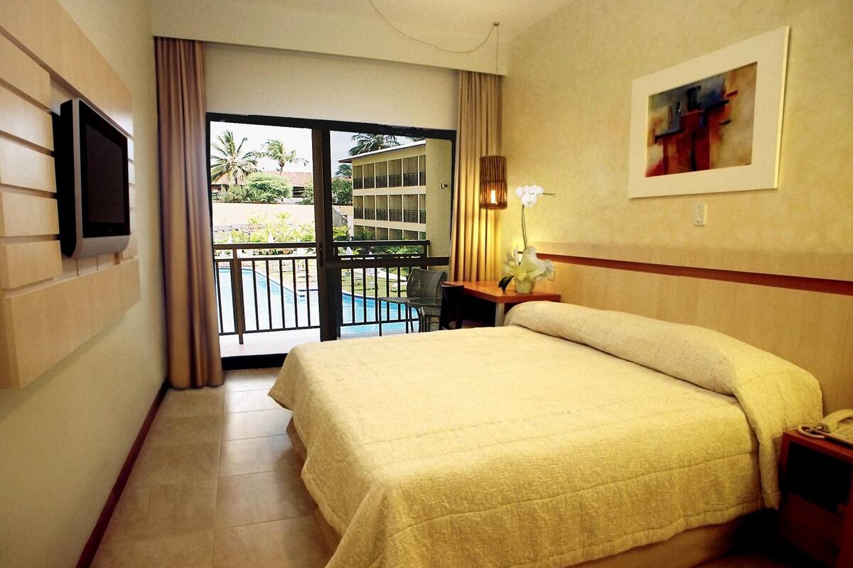 In-room safe, bed sheets