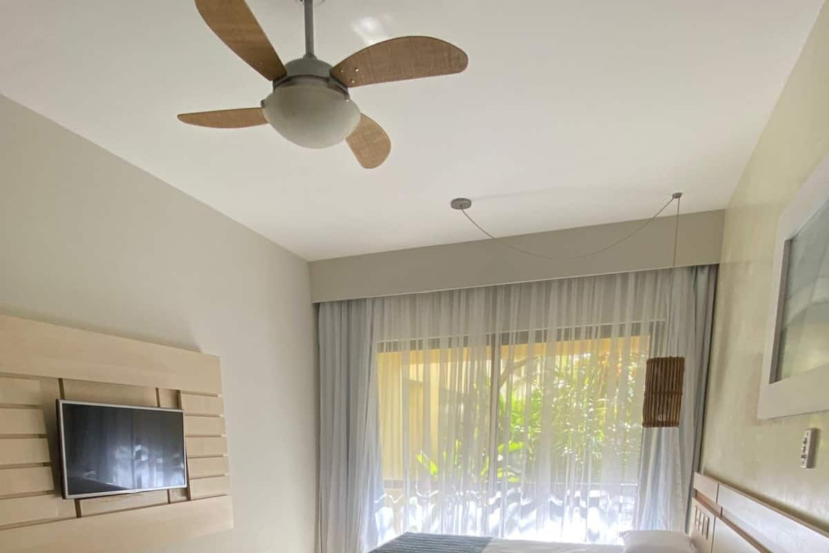 Apartamento Executivo Triplo | 客房内保险箱、床单