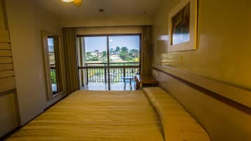 Apartamento Executivo | 房內夾萬、書桌、床單