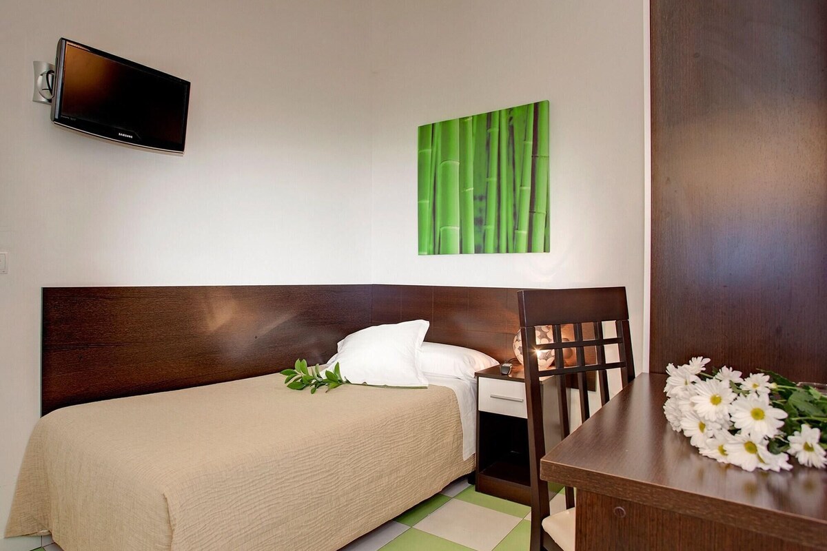 Premium bedding, memory foam beds, blackout drapes, WiFi (free)