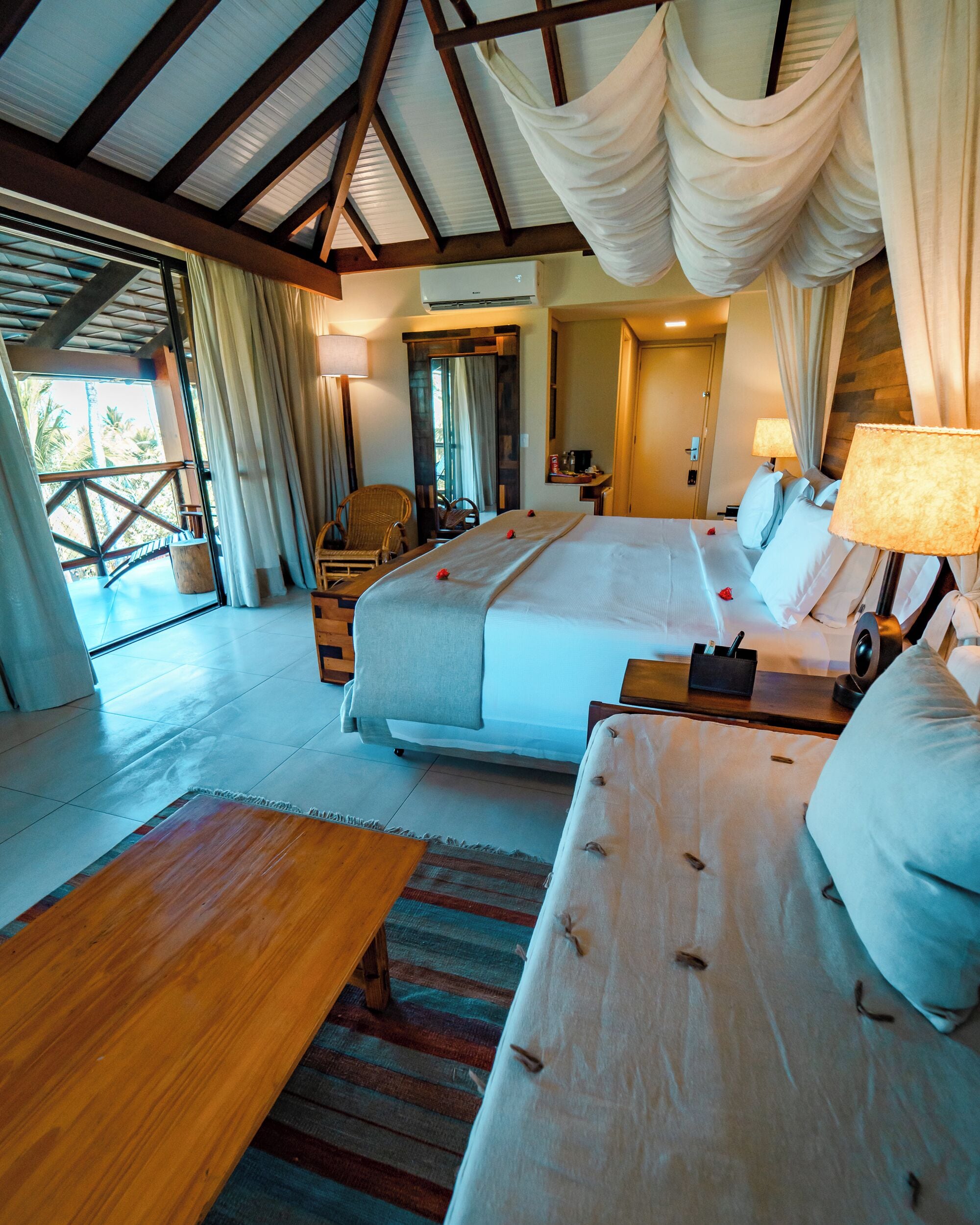 apartment, sea view | minibar, in-room safe, individually decorated, individually furnished