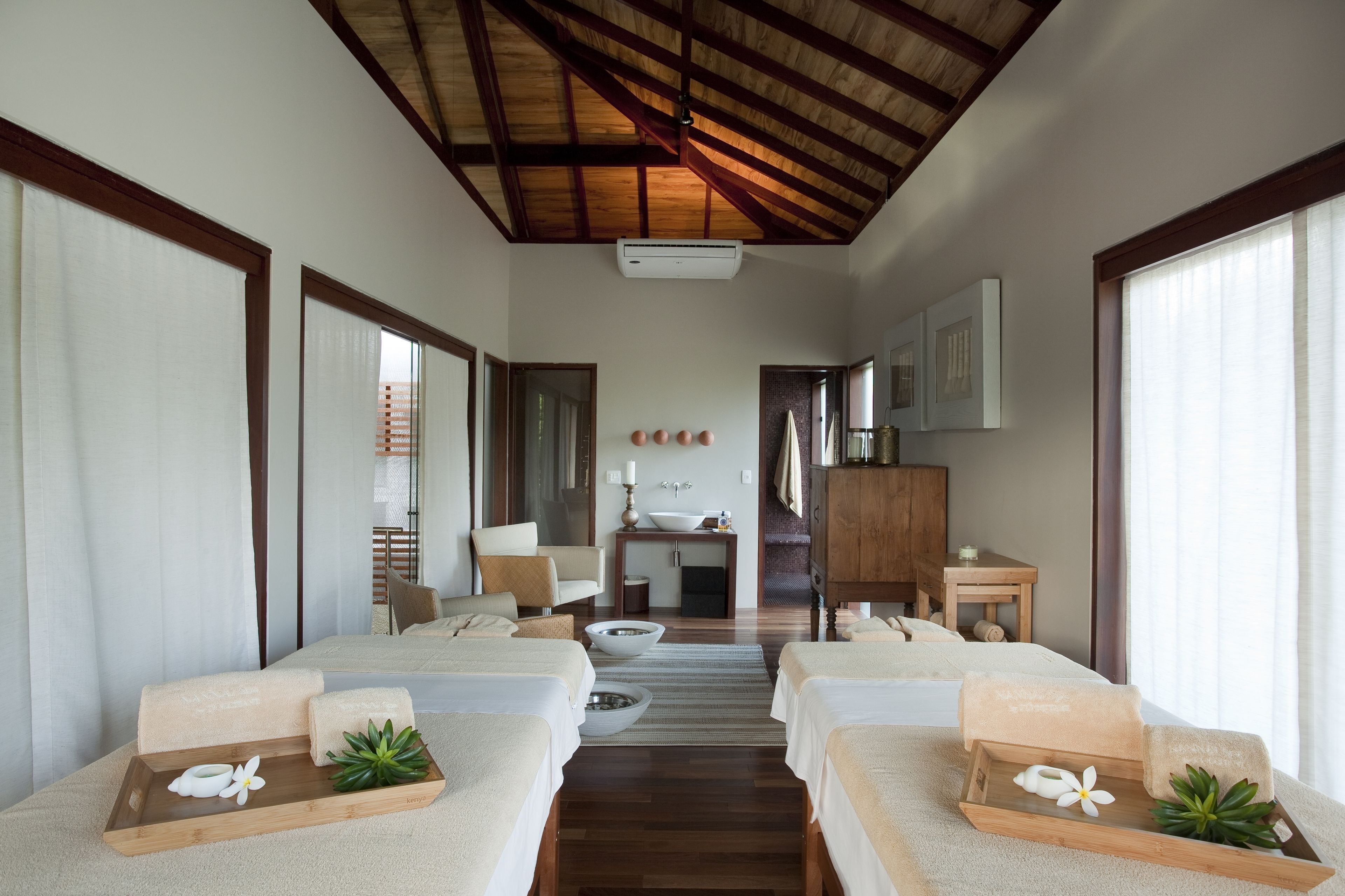 couples treatment room(s), sauna, turkish bath/hammam, body treatments