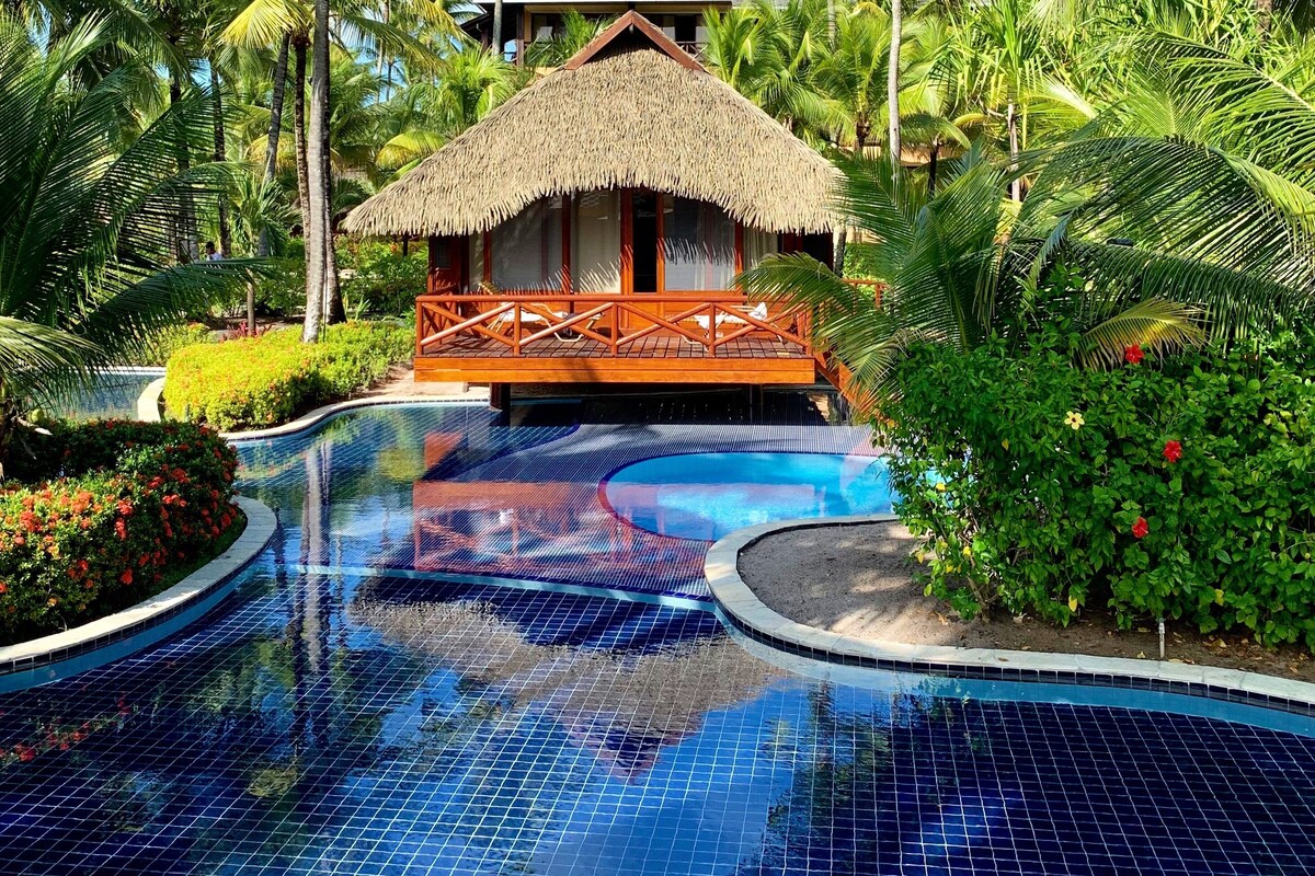 Pool Bungalow | Minibar, in-room safe, desk, blackout drapes
