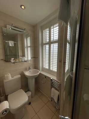 Double or Twin Room, Ensuite | Bathroom - Grosvenor Lodge Guest House (Christchurch)