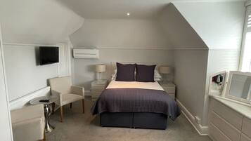 Classic Quadruple Room, Ensuite | Bathroom