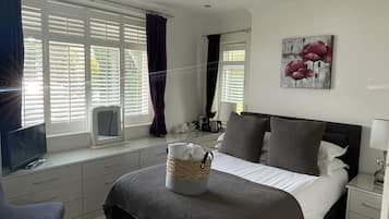 Kamar Double Basic, ensuite (GroundFloor-Small Ensuite)