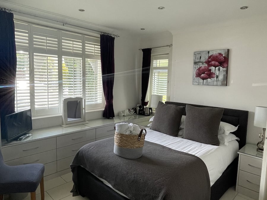 Basic Double Room, Ensuite (GroundFloor-Small Ensuite)