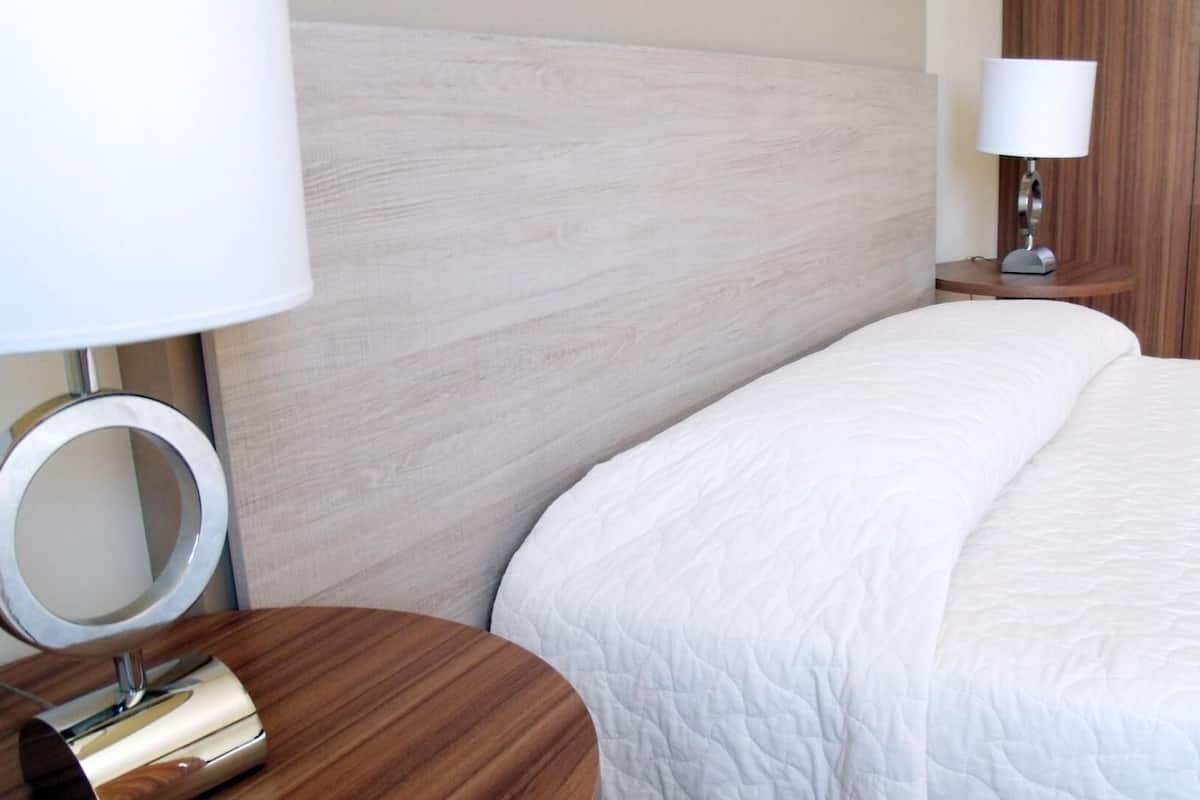 In-room safe, free WiFi, bed sheets